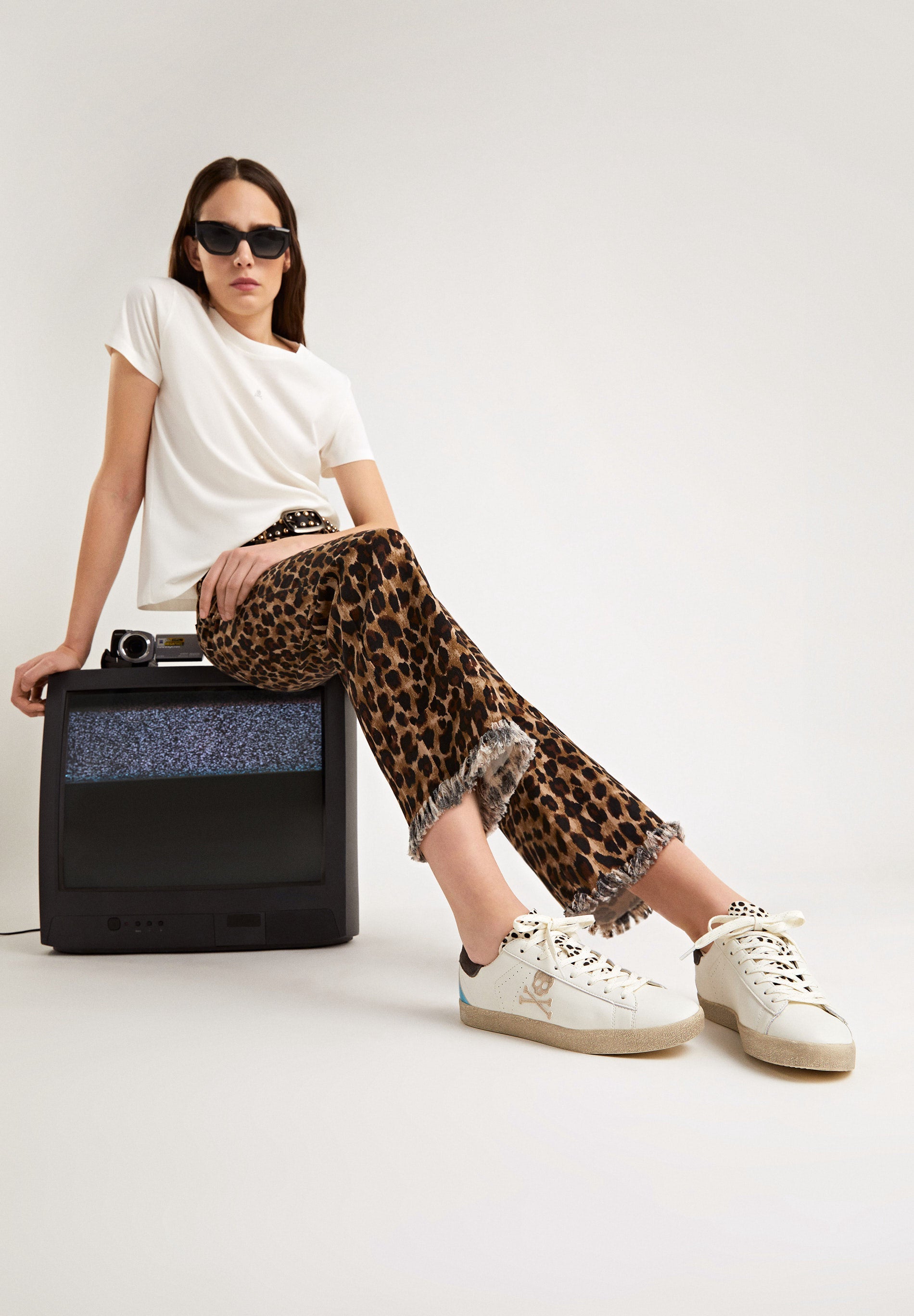 LOW TOP SNEAKERS WITH ANIMAL PRINT DETAIL