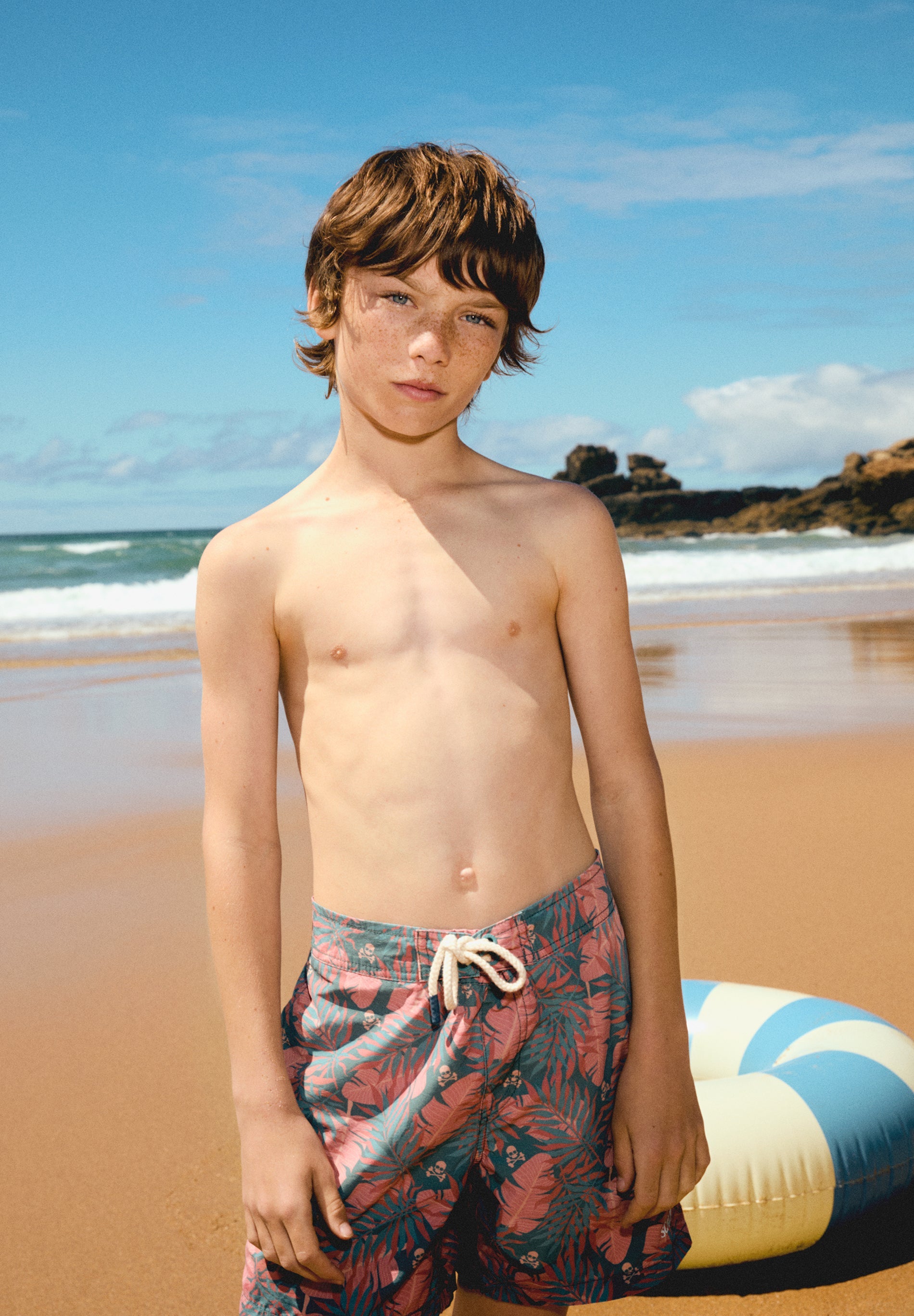 TROPICAL SWIMMING TRUNKS WITH SKULLS