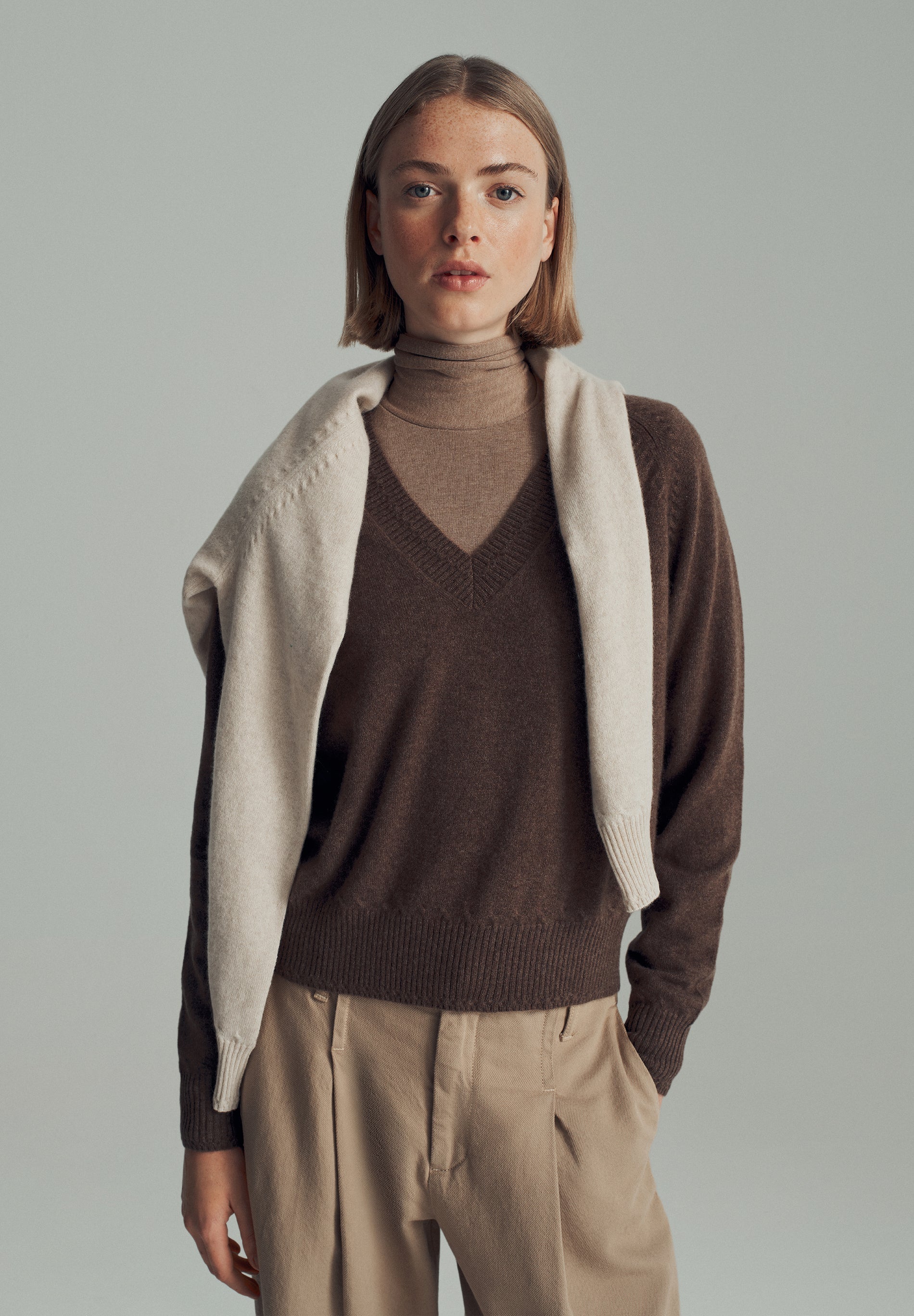 V-NECK 100% CASHMERE SWEATER