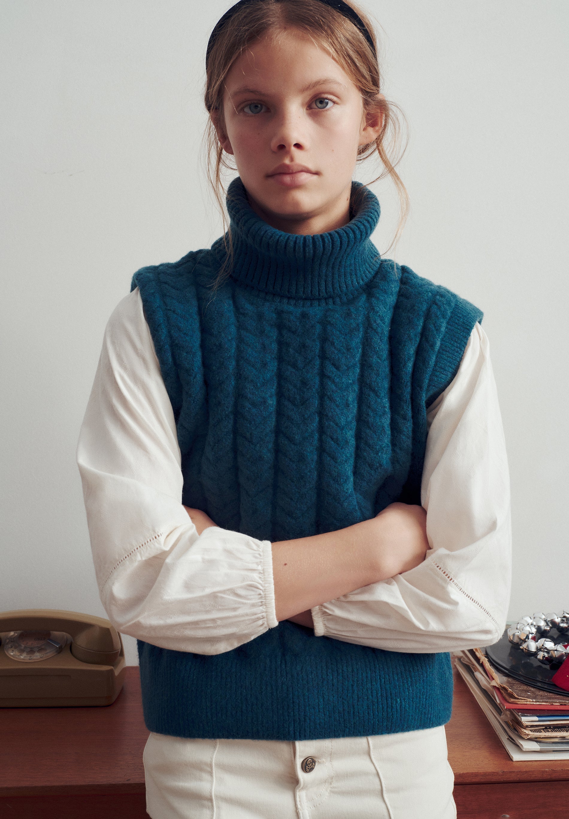 HIGH NECK KNIT VEST