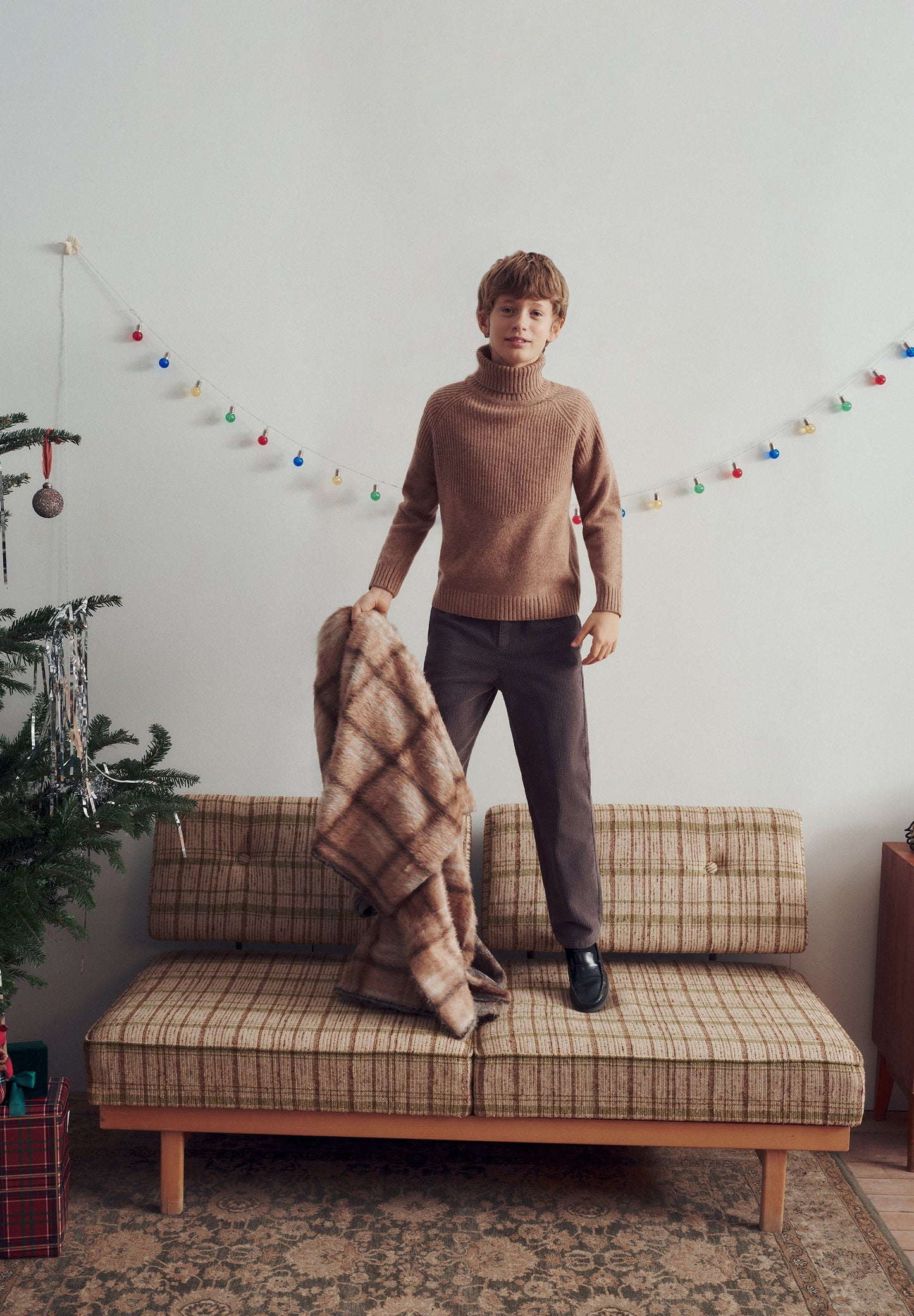 HIGH ROUND NECK RIBBED SWEATER