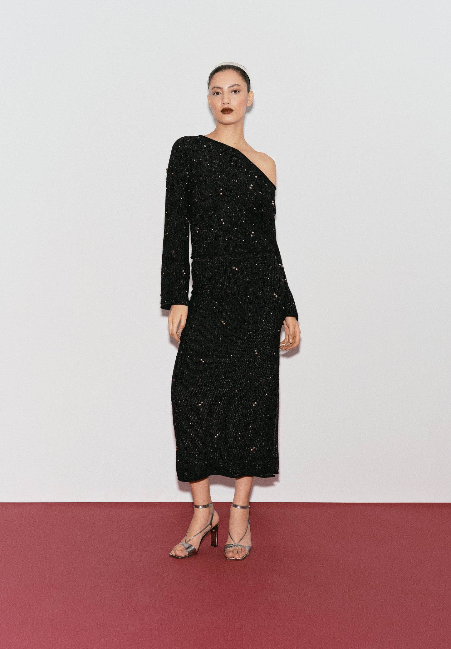 KNIT SKIRT WITH PEARL DETAILS