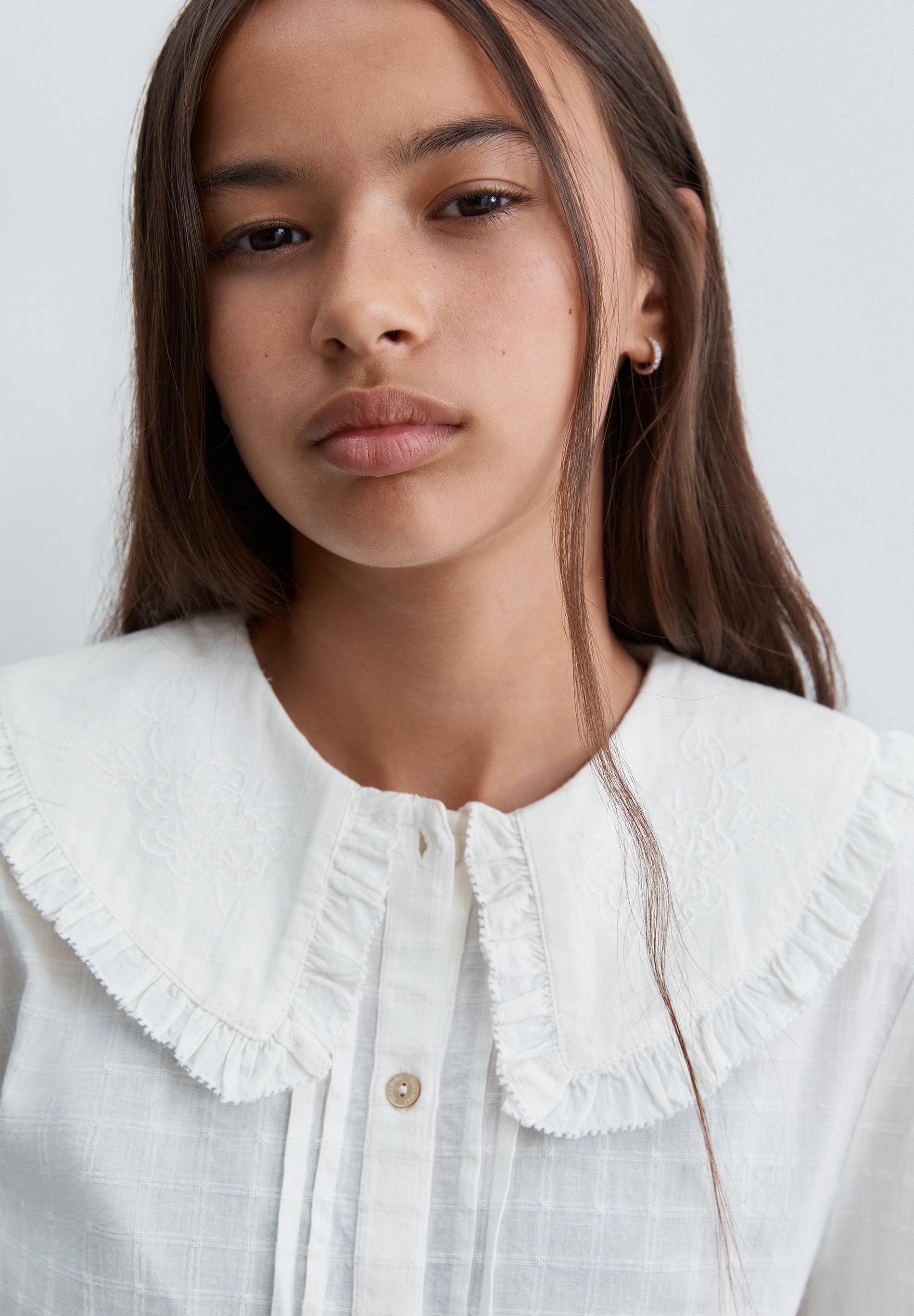 BLOUSE WITH EMBROIDERED NECK DETAILS