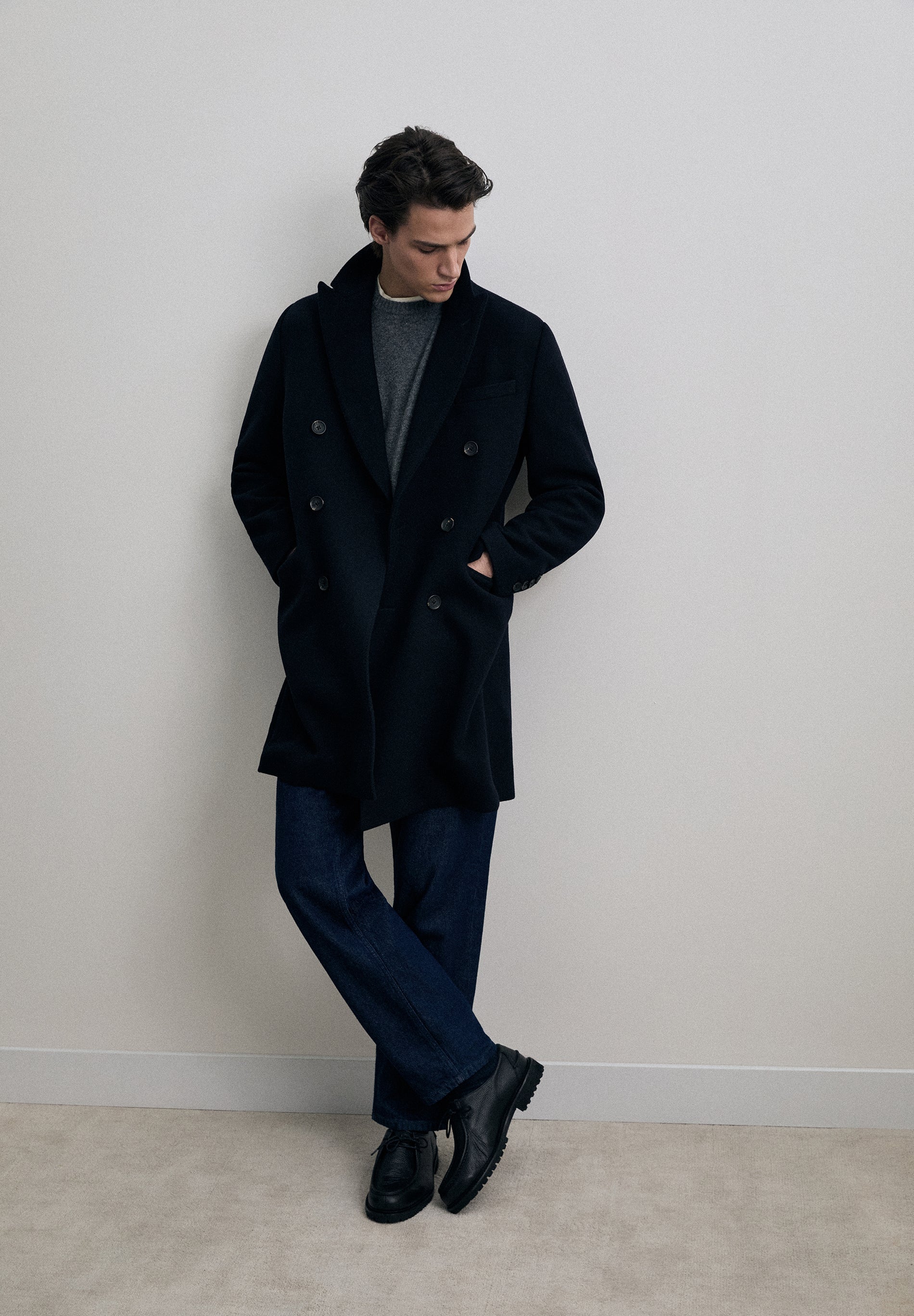 DOUBLE-BREASTED WOOL BLEND COAT