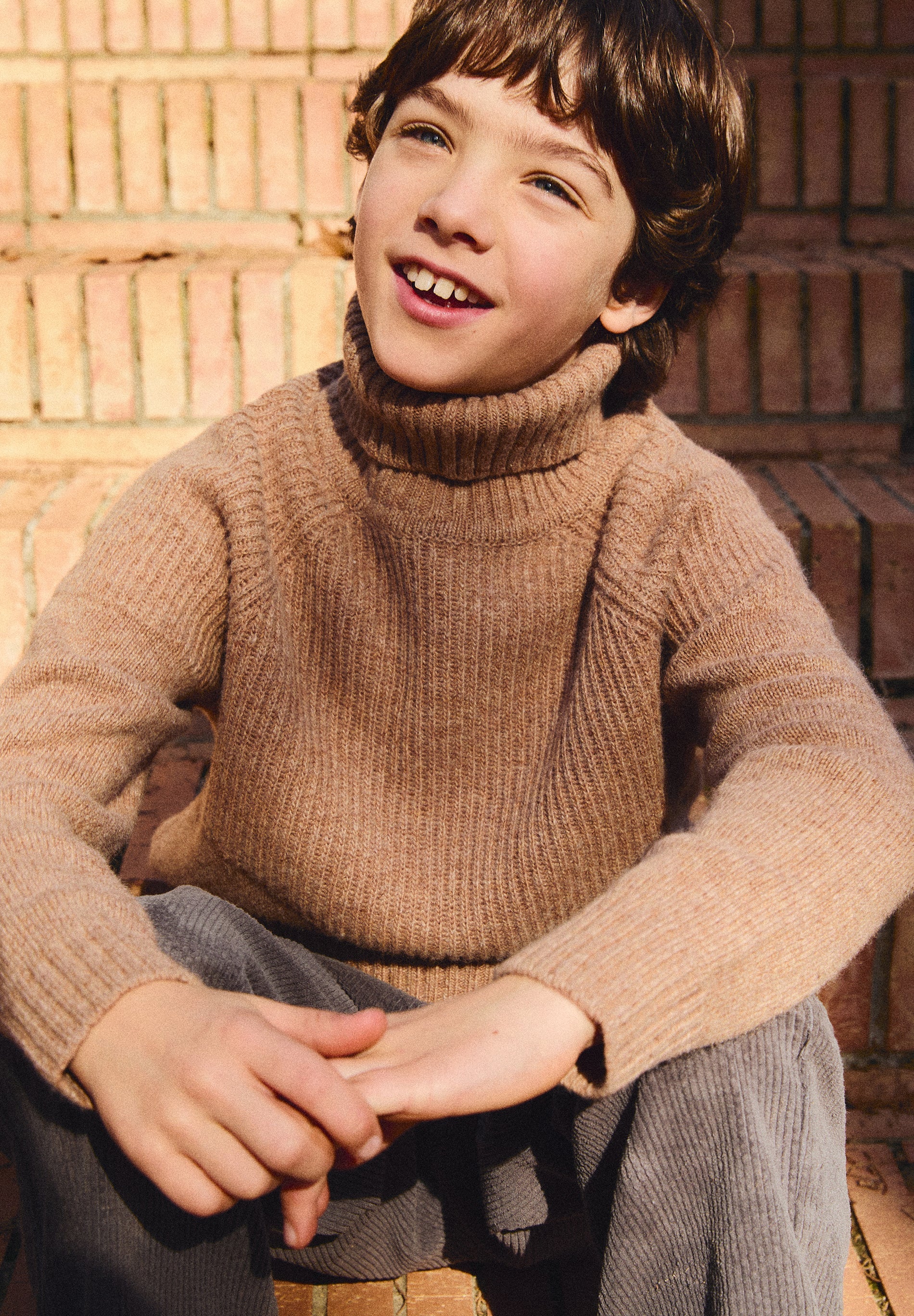 HIGH ROUND NECK RIBBED SWEATER