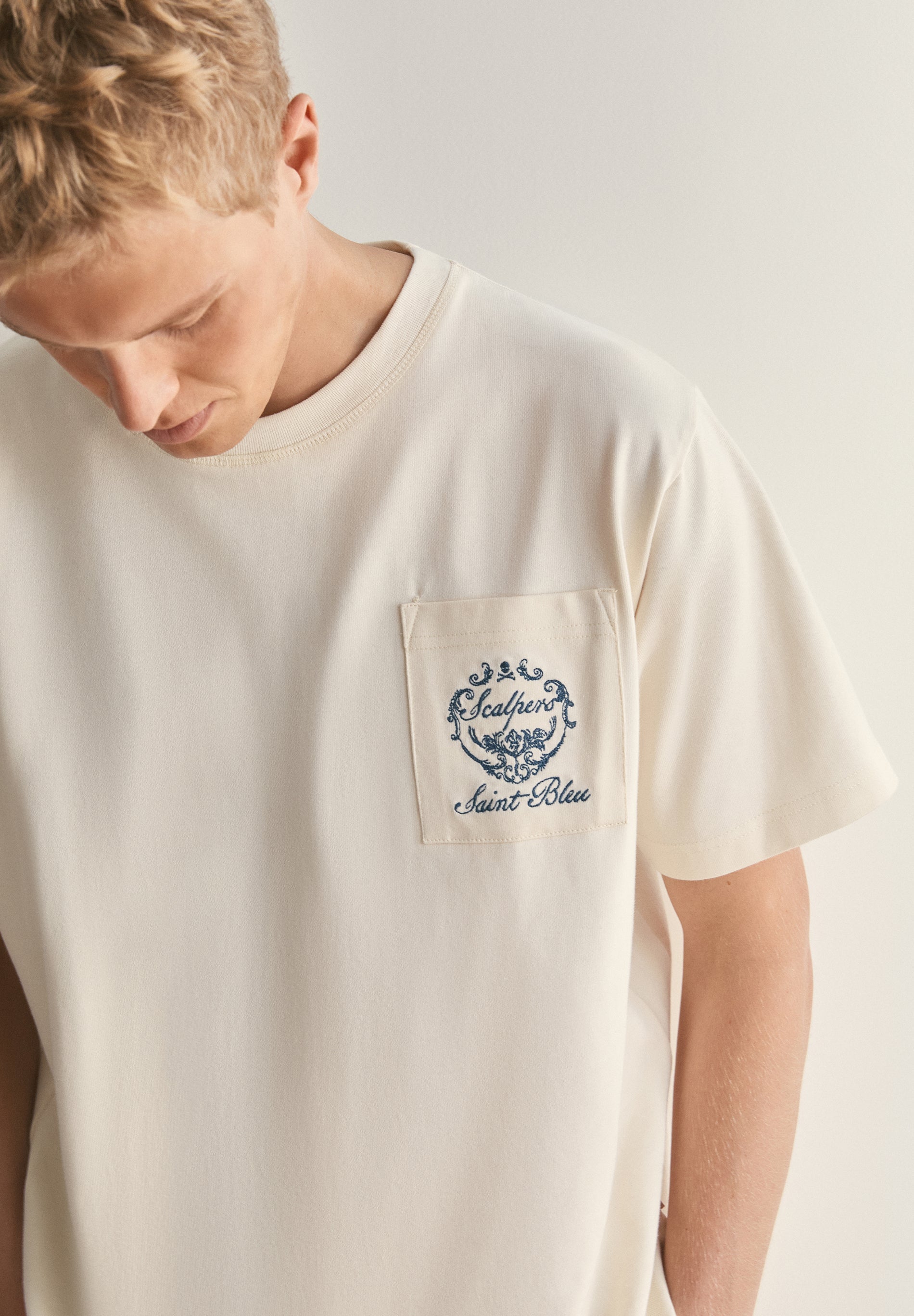 BOXY FIT EMBROIDERED T-SHIRT