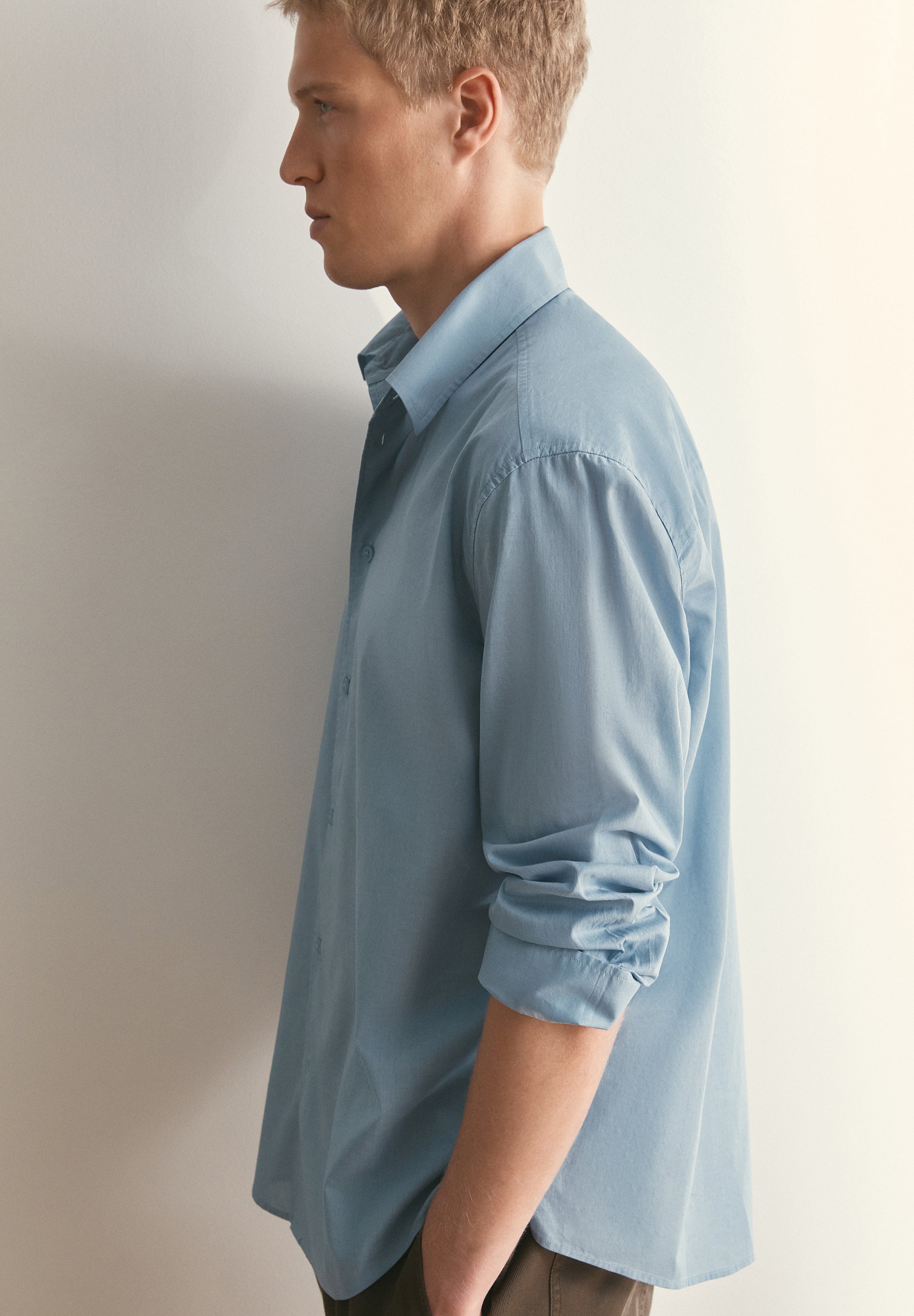 EXTRA-FINE LIGHTWEIGHT COTTON SHIRT