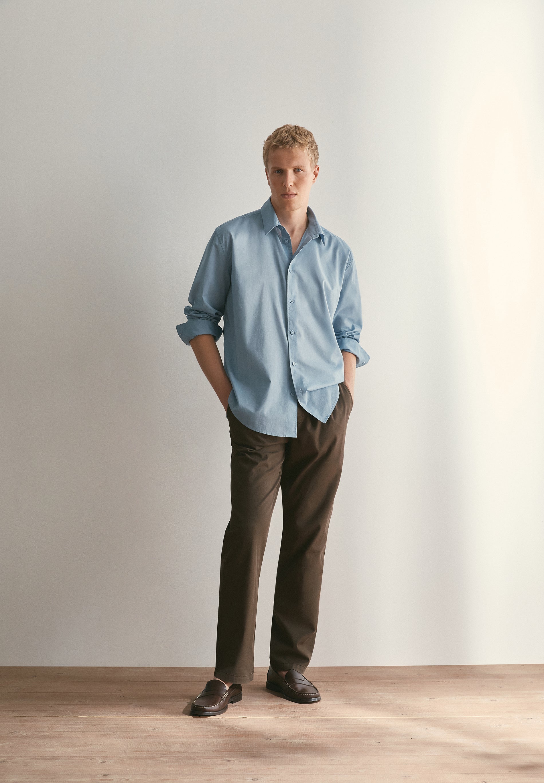 EXTRA-FINE LIGHTWEIGHT COTTON SHIRT