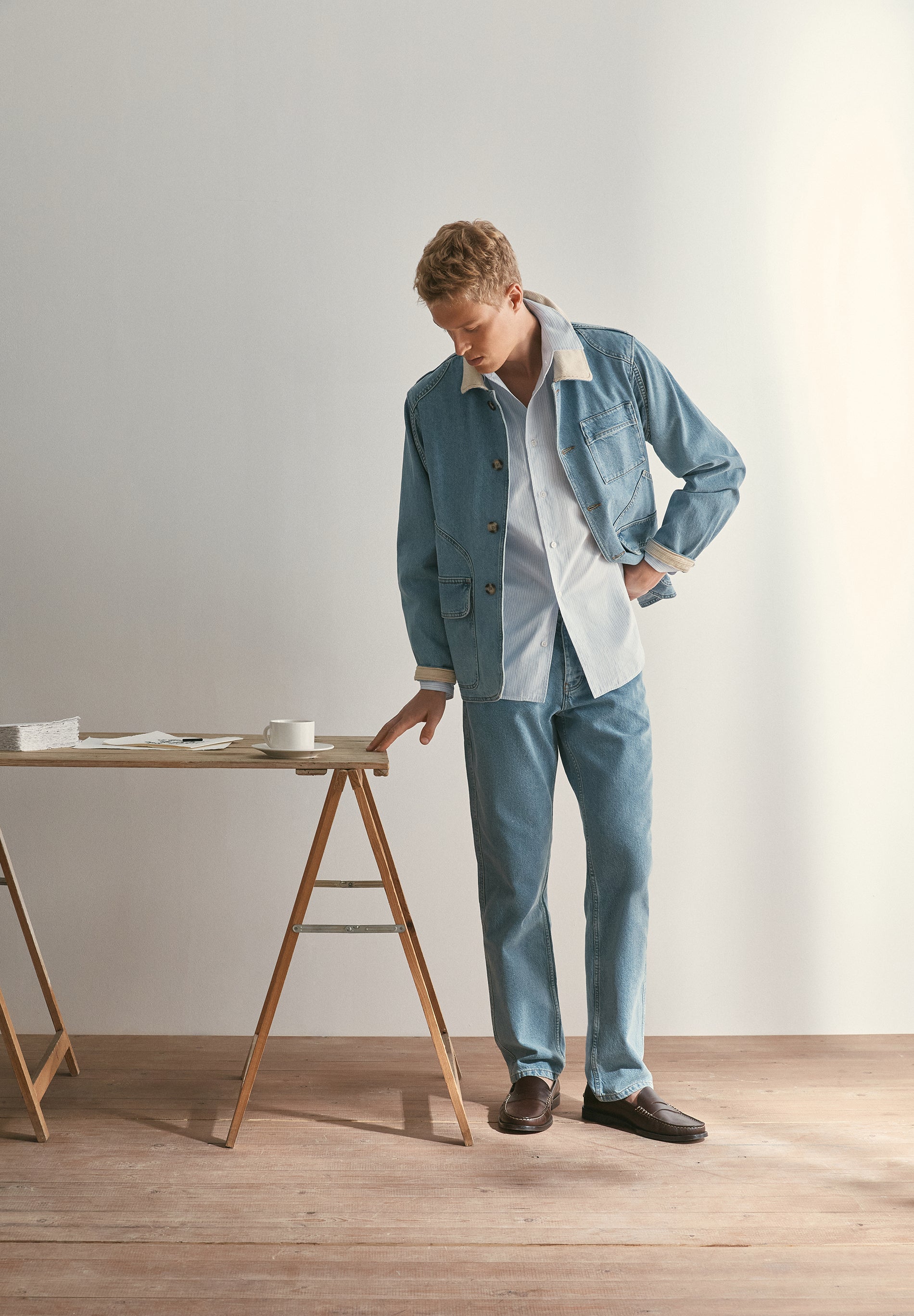 REGULAR FIT WASHED JEANS