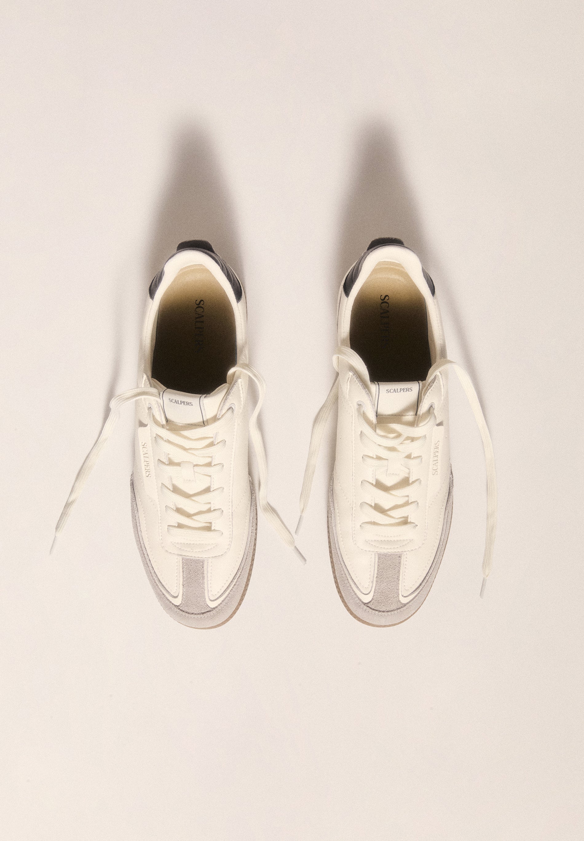 LEATHER TRAINER WITH CONTRAST SOLE