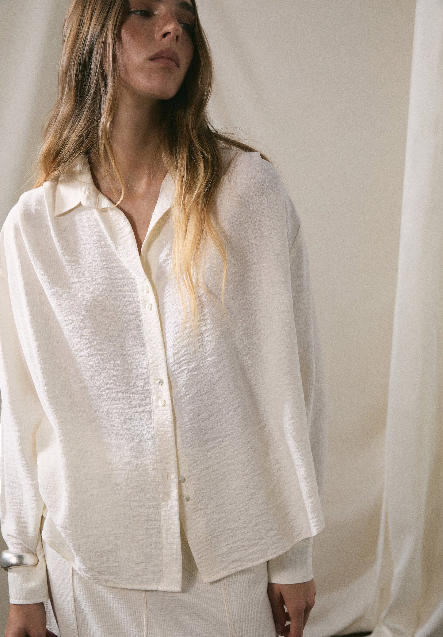 FLOWING PLEATED SHIRT