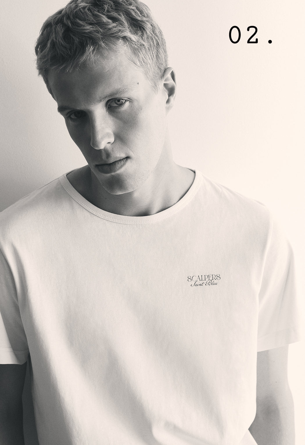 CONTRAST PRINT T-SHIRT